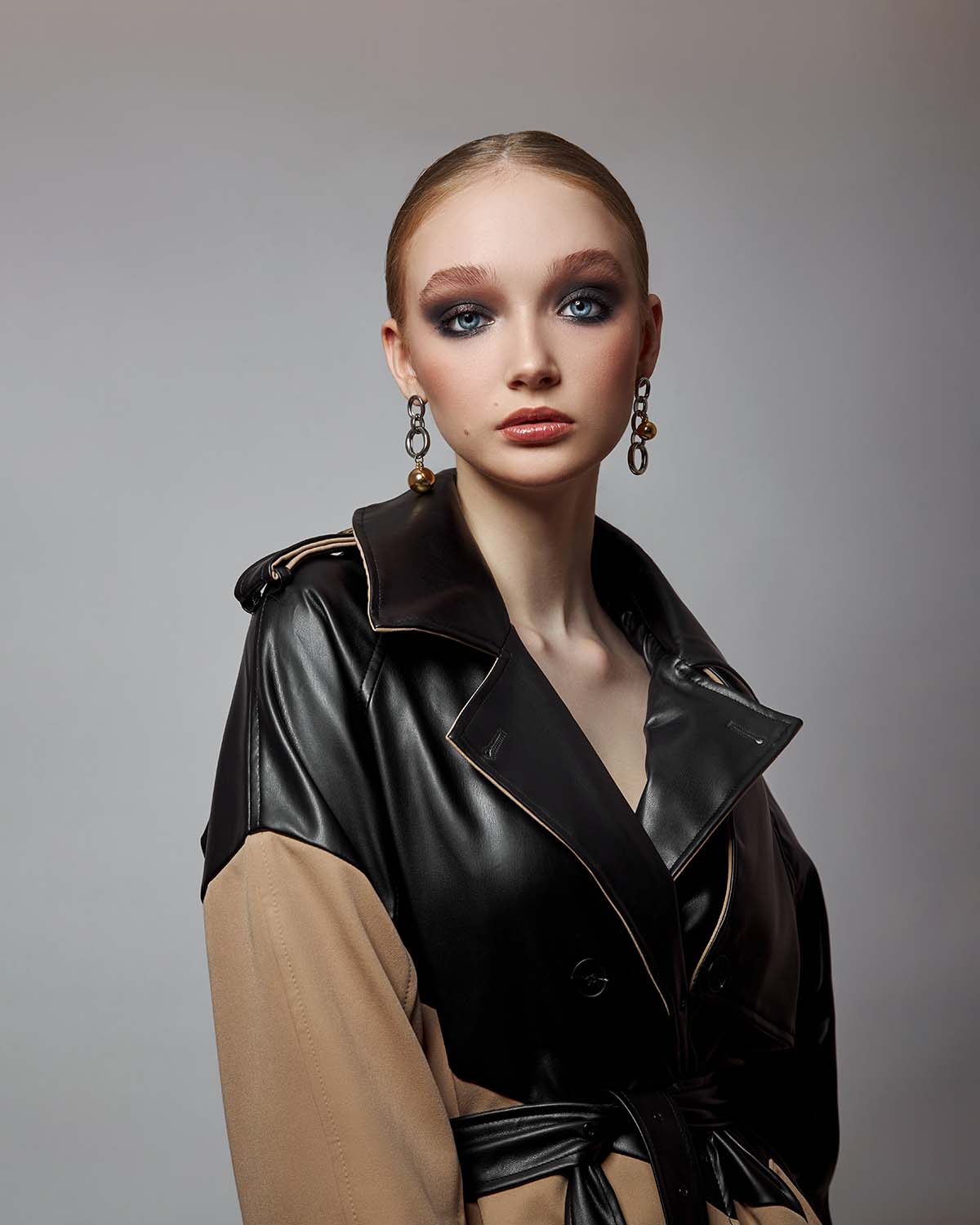 beauty-fashion-young-woman-in-trench-coat-profess-X34W72Y.jpg